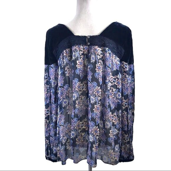 Sundance Blue Velvet Silk Floral Blouse Size S - Picture 2 of 7